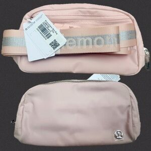 lululemon- NWT  Everywhere belt bag